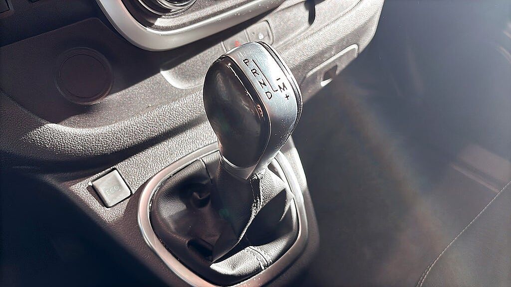 Nissan NV300