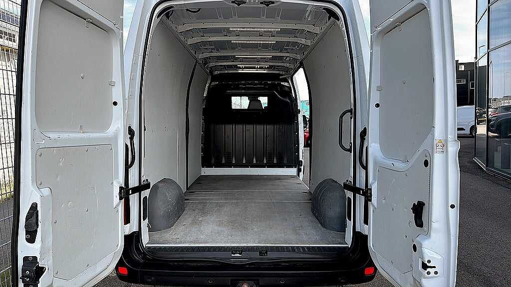 Nissan nv400