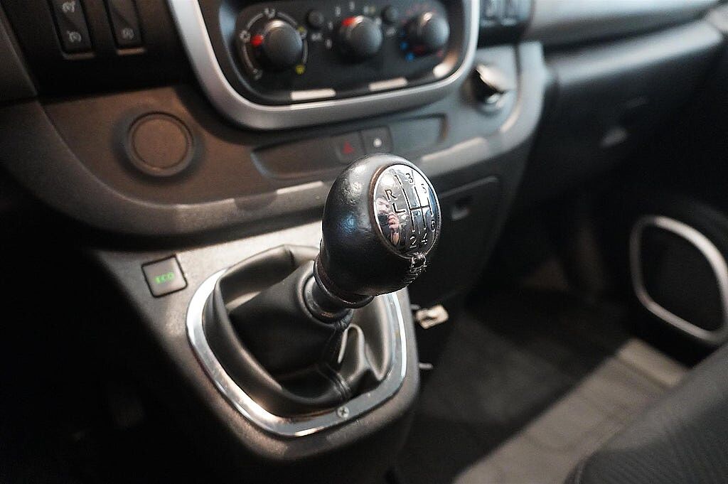 Nissan NV300