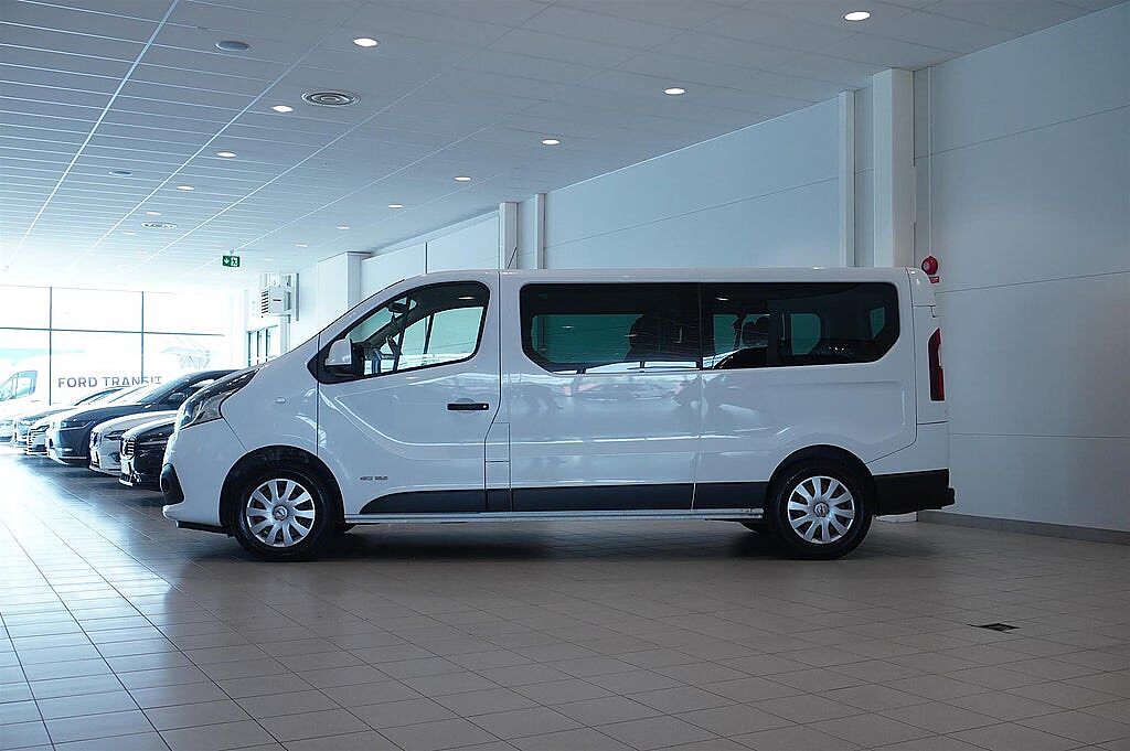 Nissan NV300