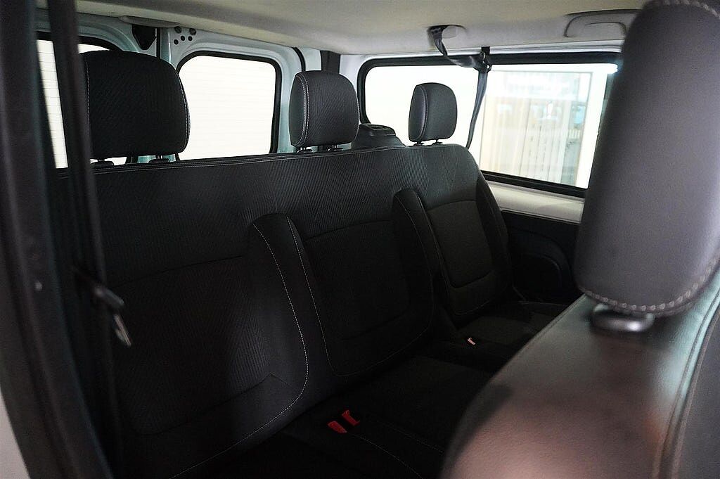 Nissan NV300